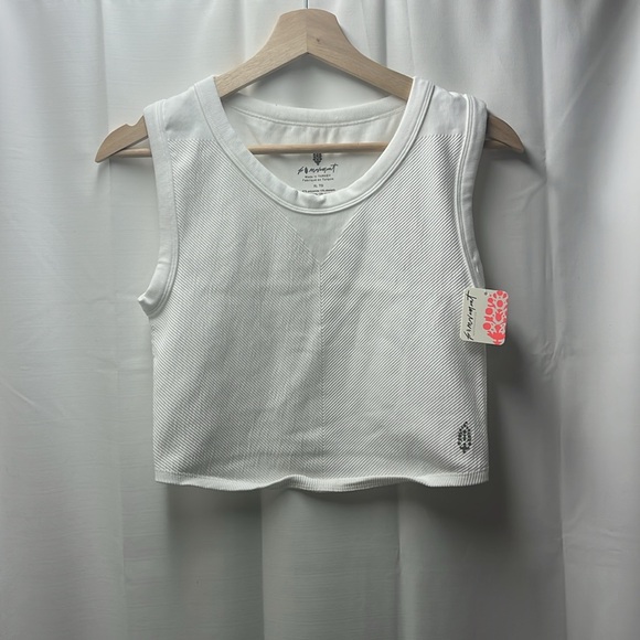 FP Movement White Free Throw Muscle Tank- XL - Picture 4 of 7